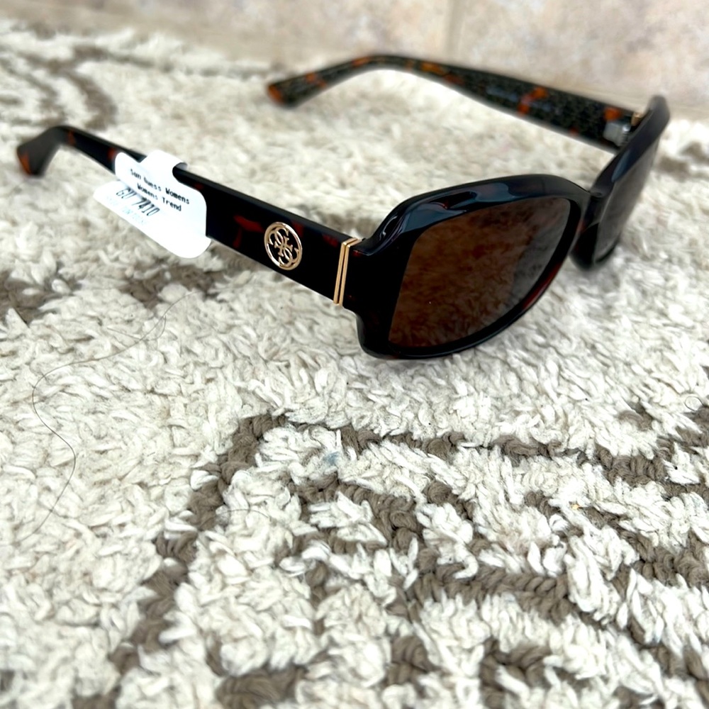 Women’s Guess Sunglasses